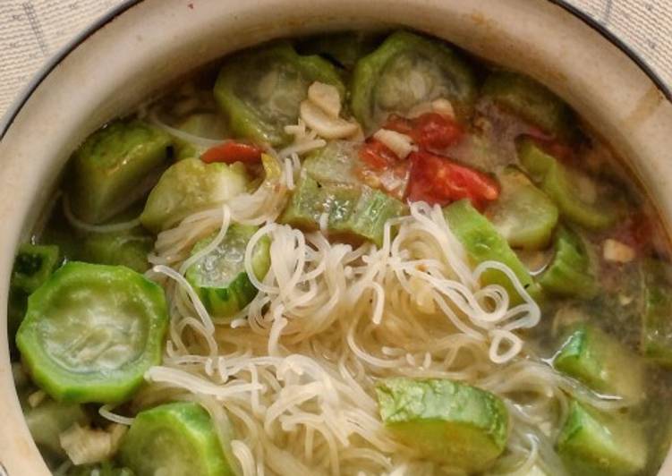 Recipe of Super Quick Homemade Rice Vermicelli and Chinese Okra Soup