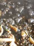 Arroz negro con calamar y gambas