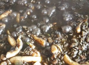 Foto principal de Arroz negro con calamar y gambas