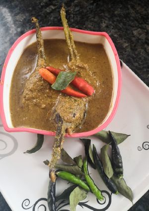 A picture of Kaale masale mein baigaan.