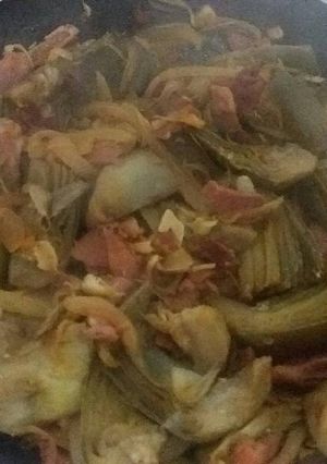 Foto principal de Alcachofas con cebolla y lacon