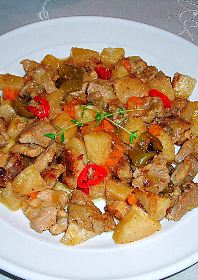 Una foto de Carne magra de cerdo con colinabo (picante)
