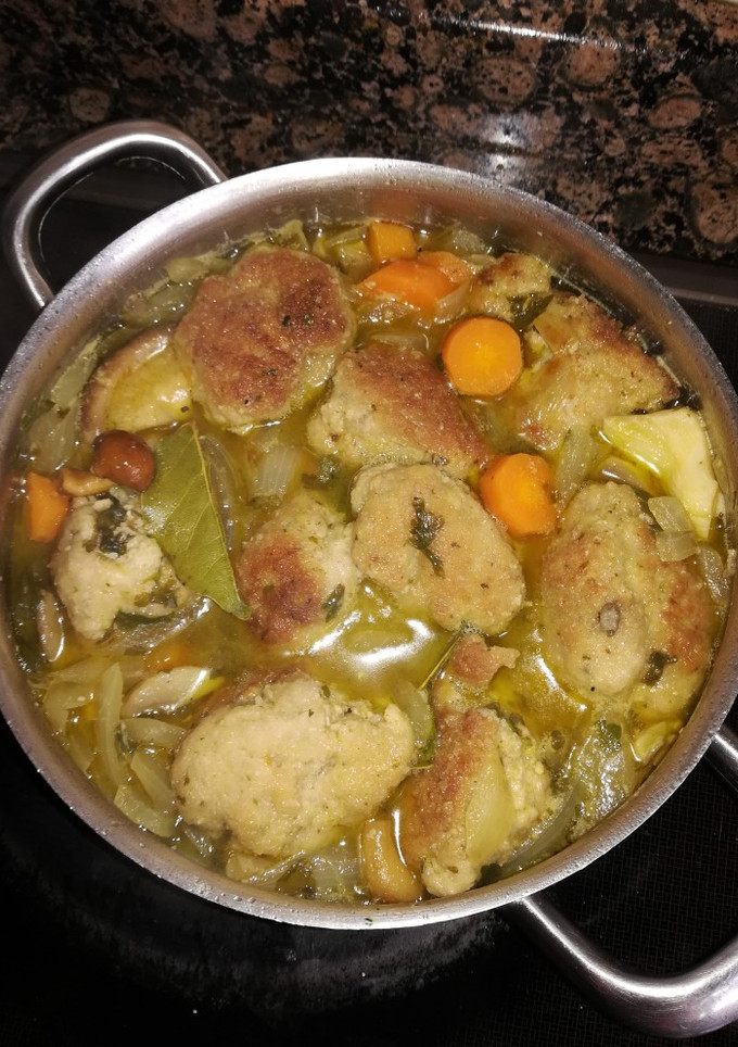 Una foto de Albóndigas con setas y zanahoria