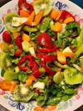 Spring Salad 🥗 Σαλάτα με φράουλες, ακτινίδιο, ντοματίνια, πιπεριές, βερύκοκα, ρόκα, σέσκουλο ❤️♥️❤️