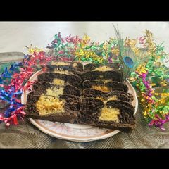 A picture of Surprise Cake.