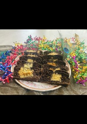 A picture of Surprise Cake.