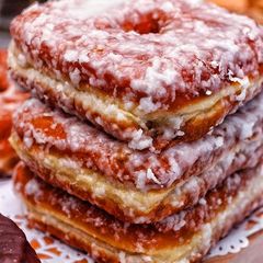 A picture of Classic [Vegan] Glazed Donuts.