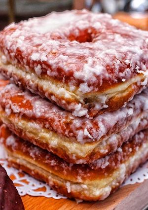 A picture of Classic [Vegan] Glazed Donuts.