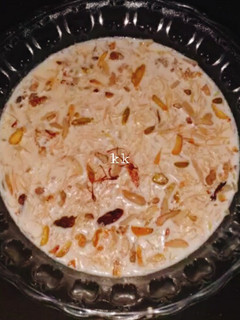 A picture of Sheer khurma.