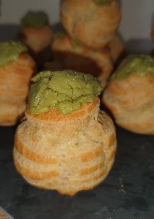 Foto de Profiteroles com creme de matcha (chá verde)