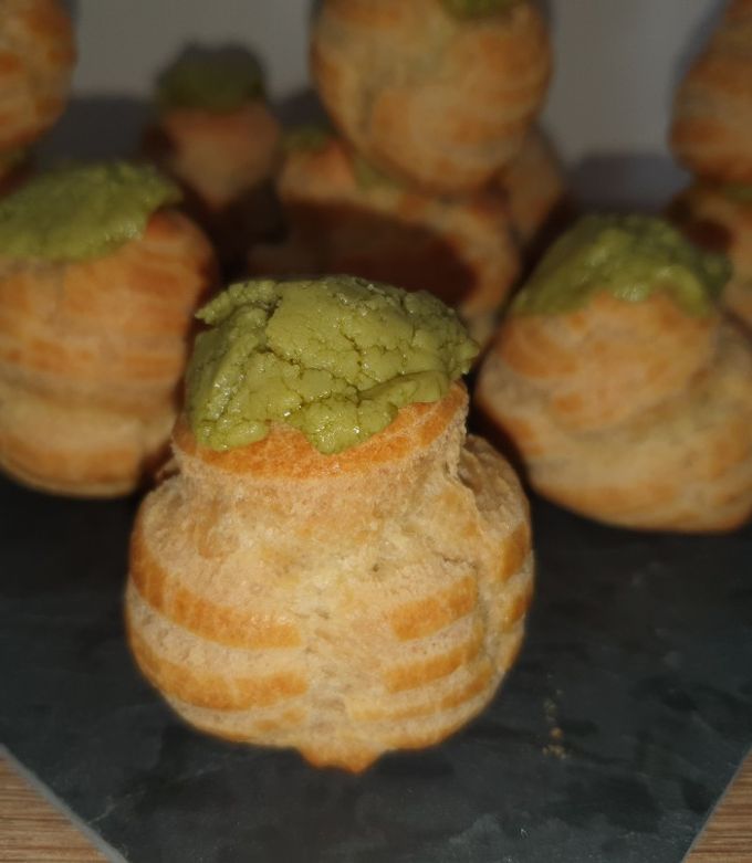 Foto de Profiteroles com creme de matcha (chá verde)