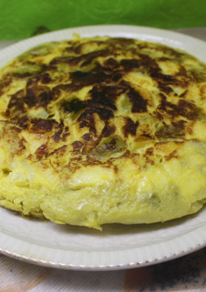 Una foto de Tortilla de manzana y pimientos