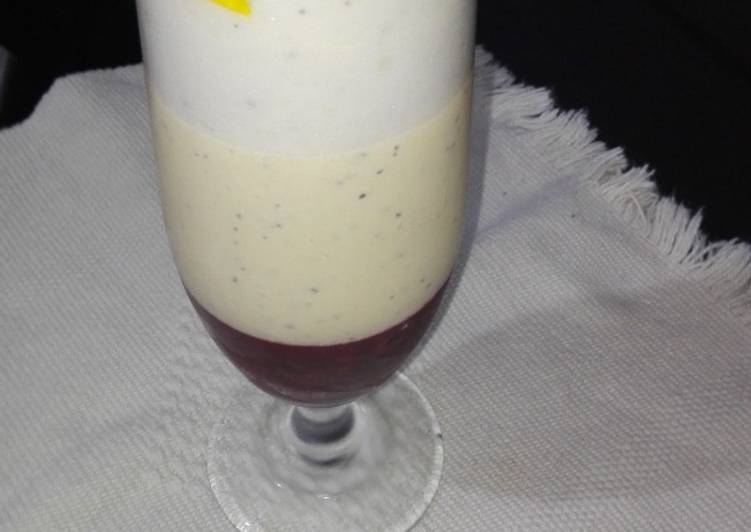 Cremé brulée de yogurt de maracuyá y frutos del bosque