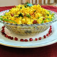 A picture of Indian flattened rice dish(poha).