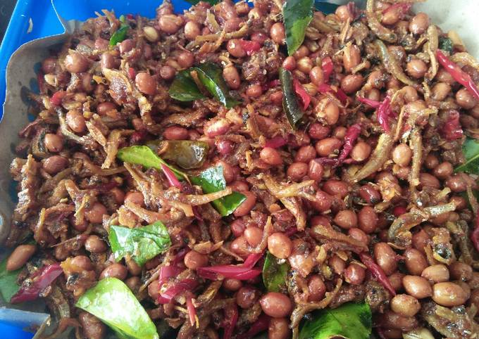 Langkah Mudah untuk Membuat Teri kacang pedas manis, Enak Banget