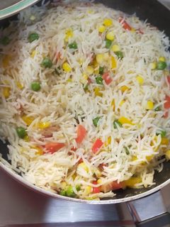 વેજિટેબલ કોર્ન પુલાવ (Vegetable Corn Pulalo Recipe In Gujarati) રેસીપી મુખ્ય ફોટો