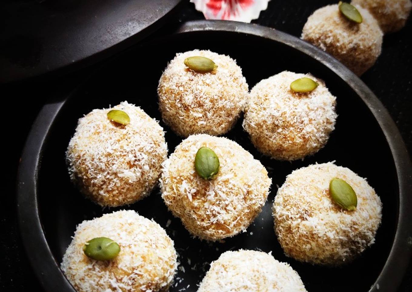 Khoya Coconut Ladoos
