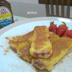 รูปของ Cream Cheese Strawberry French Toast Roll Ups