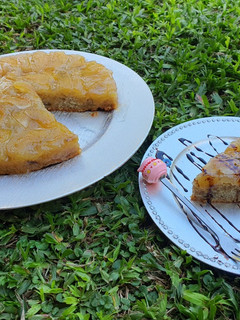Una foto de Torta de Manzana-Banana invertida Vegana 🍎🍌❤