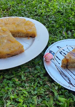 Una foto de Torta de Manzana-Banana invertida Vegana 🍎🍌❤