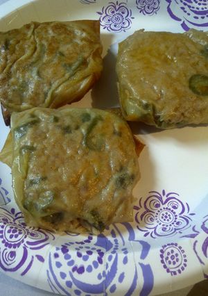 A picture of Spicy and crunchy tuna pockets.