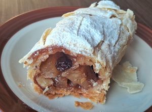Una foto de Strudel de manzana 🍎