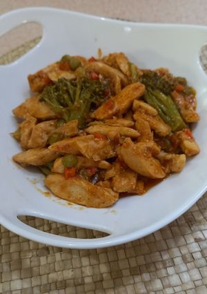 عکسی از دستور خوراک فیله مرغ و سبزیجات