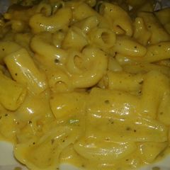 A picture of White sauce pasta.