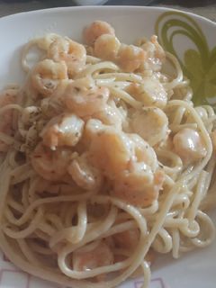 Una foto de Pastas en crema con camarones