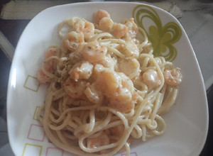 Una foto de Pastas en crema con camarones