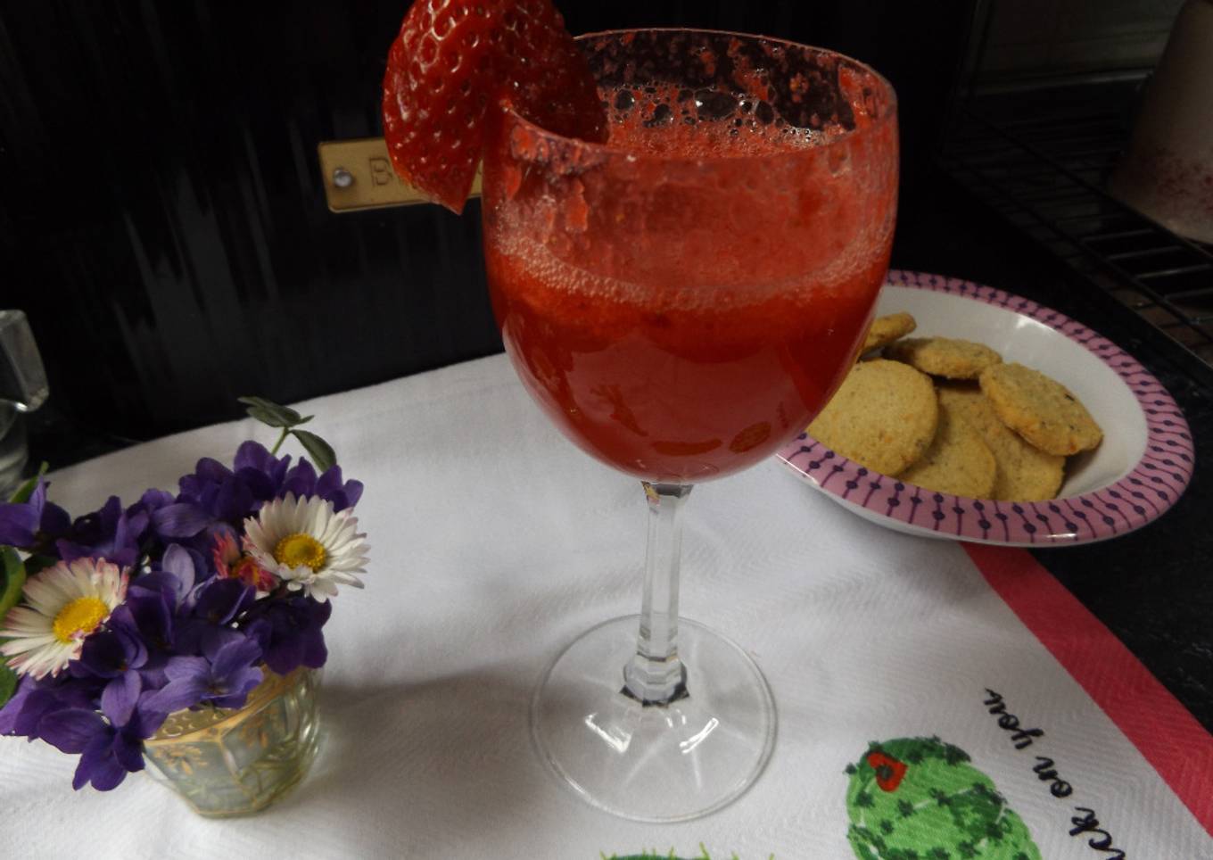 Cóctel de champagne con fresas y Cointreau