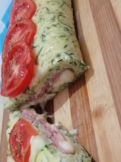 Una foto de Brazo gitano de calabacín relleno🥒🧀