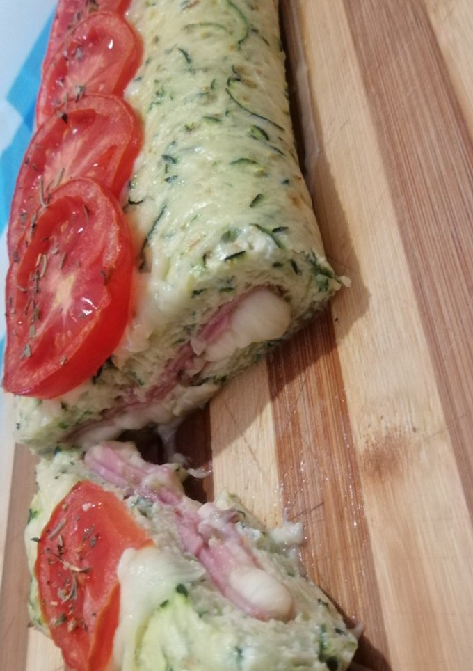 Una foto de Brazo gitano de calabacín relleno🥒🧀
