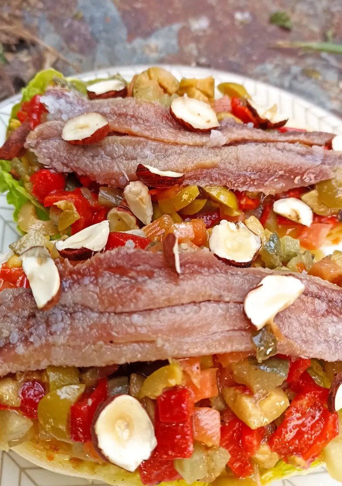 Una foto de Cogollos con anchoas
