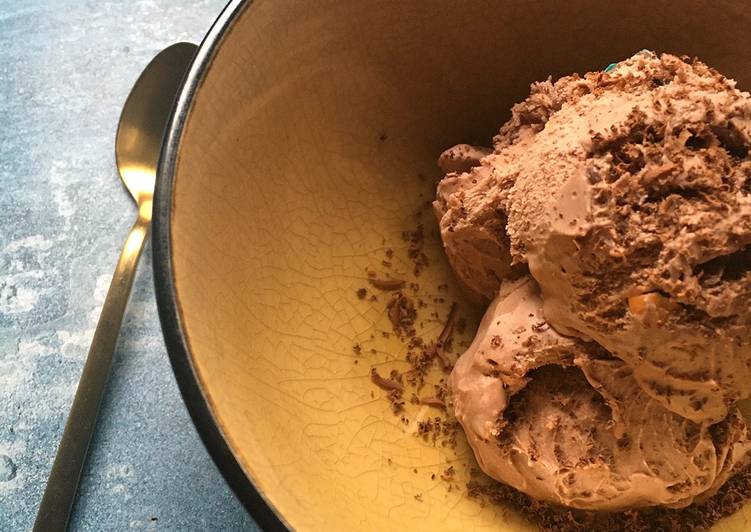 Recipe of Ultimate No-churn chocolate ice cream