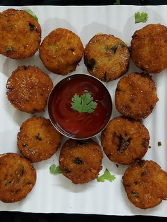 ફરાળી વડા (Farali Vada Recipe In Gujarati) રેસીપી મુખ્ય ફોટો