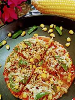 चीज़ बर्स्ट रोटी पिज़्ज़ा(cheese burst roti pizza recipe in hindi) रेसिपी मुख्य फोटो