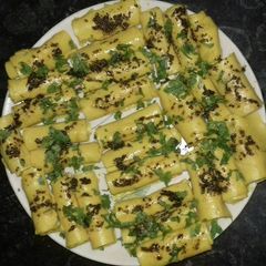 A picture of Gujarat ki popular recipe khandvi.