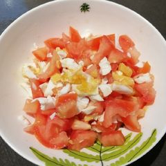 A picture of Salted Egg con Tomato.