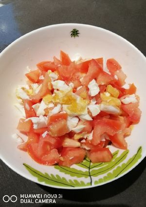 A picture of Salted Egg con Tomato.