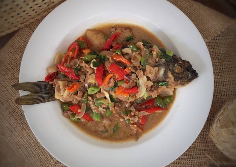 Cara mengolah Ikan Mas Bumbu Tauco (3) Lezat