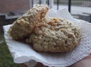 Una foto de galletas avena con manteca