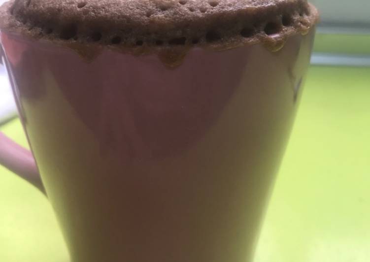 Bizcocho a la taza de chocolate en microondas