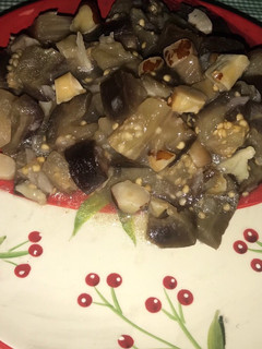 Una foto de Berenjenas agridulces con nueces