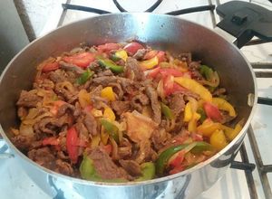 Una foto de Bistec con pimientos