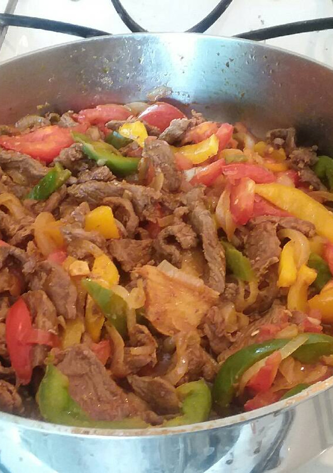 Una foto de Bistec con pimientos
