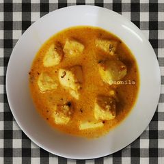 A picture of Paneer tikka masala.