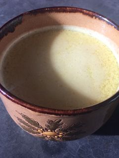 Una foto de Leche vegetal dorada - vegana, sin azúcar