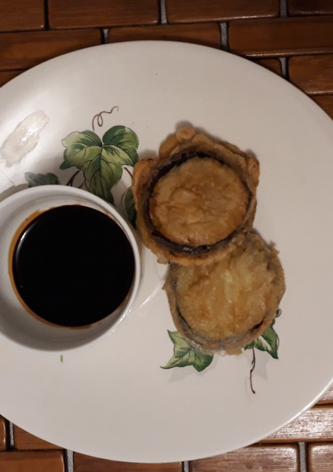 Una foto de Berenjenas rellenas. 炸茄盒 (Zhà jiā hé)