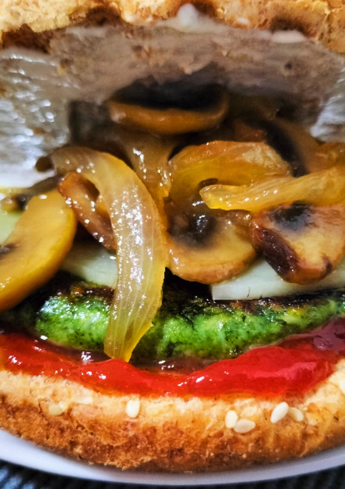 Una foto de Hamburguesa especial con verduras a la miel